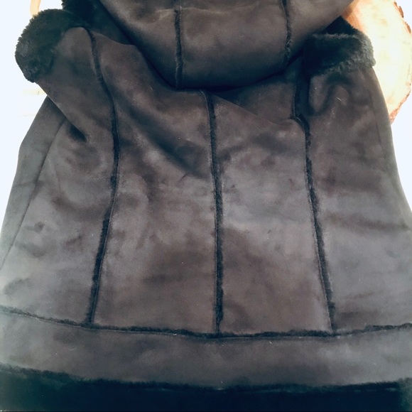 Faux Shearling Hooded Vest, Fashion Concepts - Picture 5 of 5